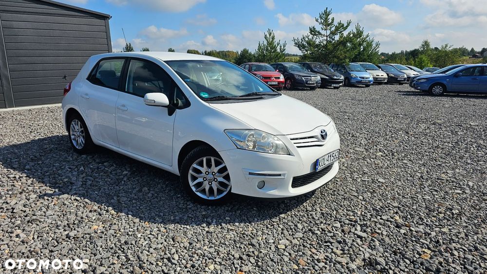 Toyota Auris 1.6 Premium + - 4
