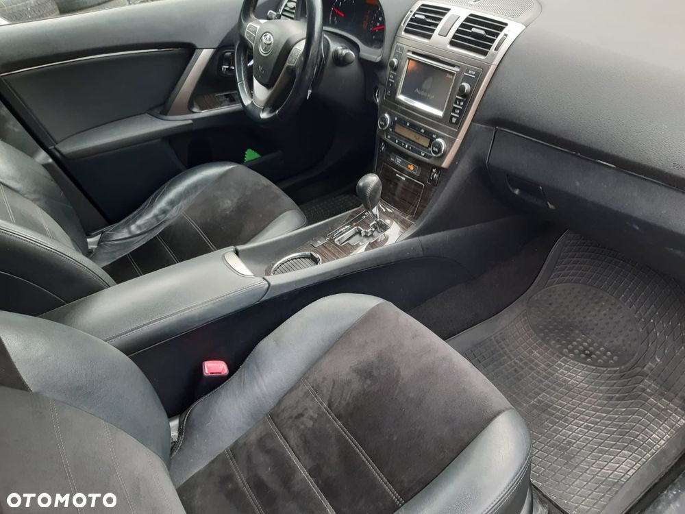 Toyota Avensis 1.8 Premium MS - 12