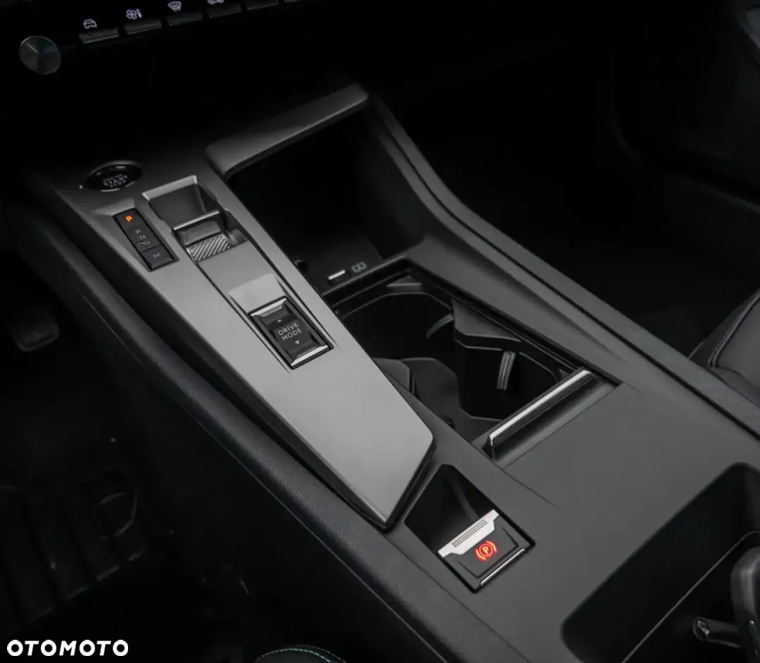 Peugeot 408 - 8