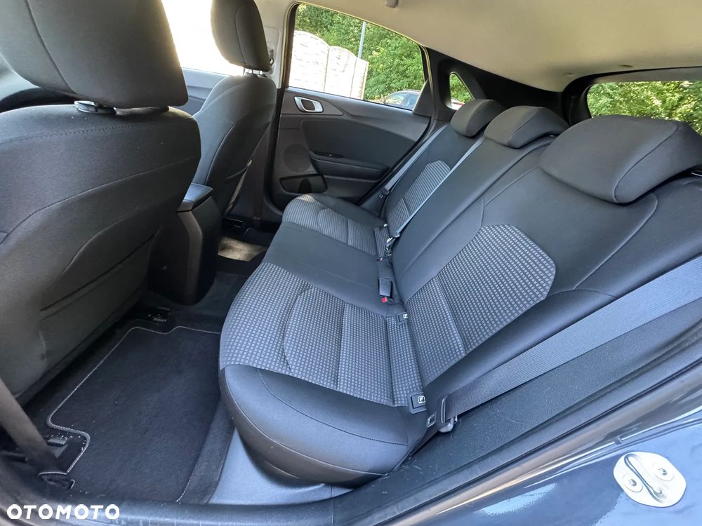 Kia Ceed - 31