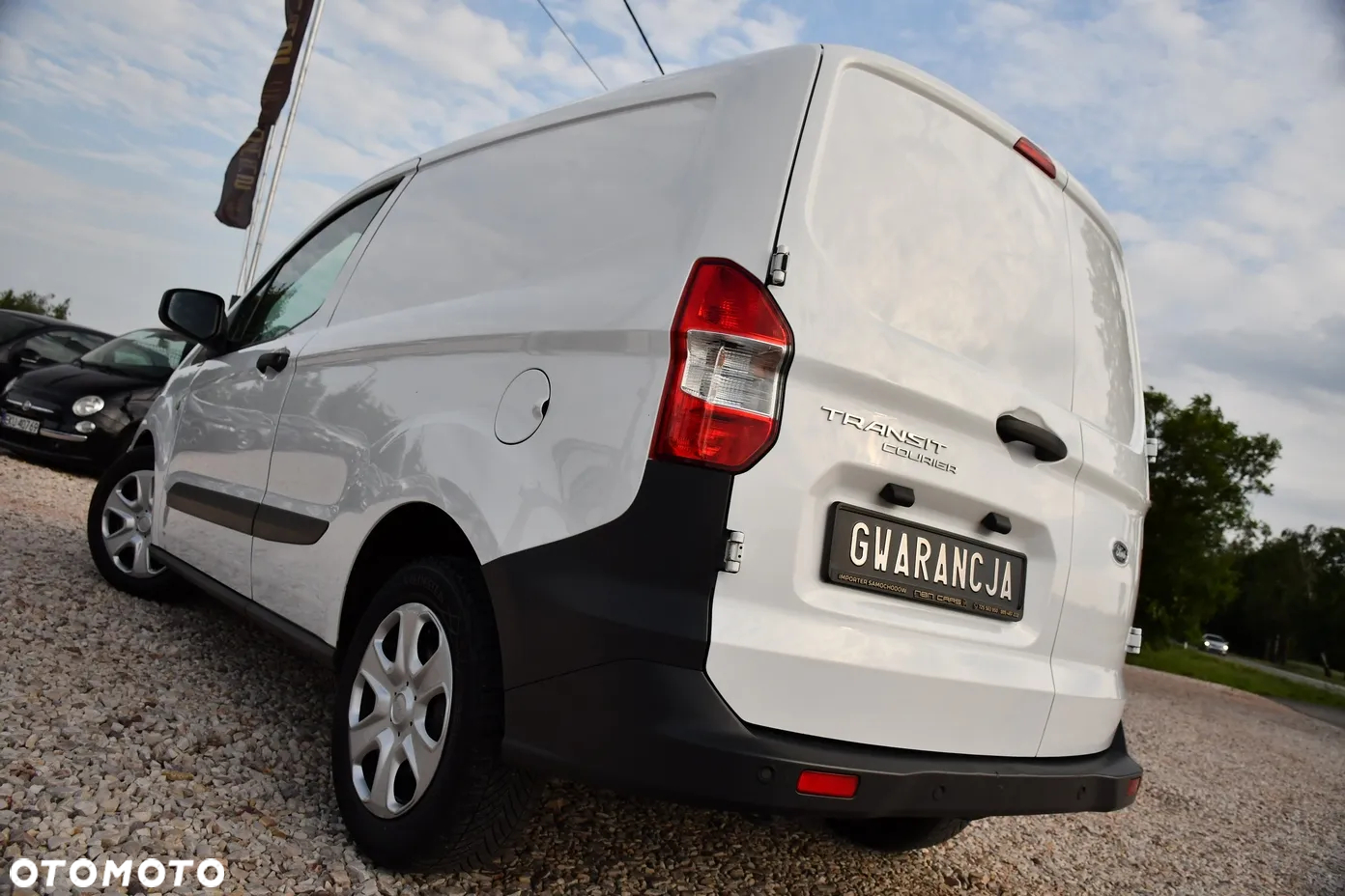 Ford Transit Courier - 20