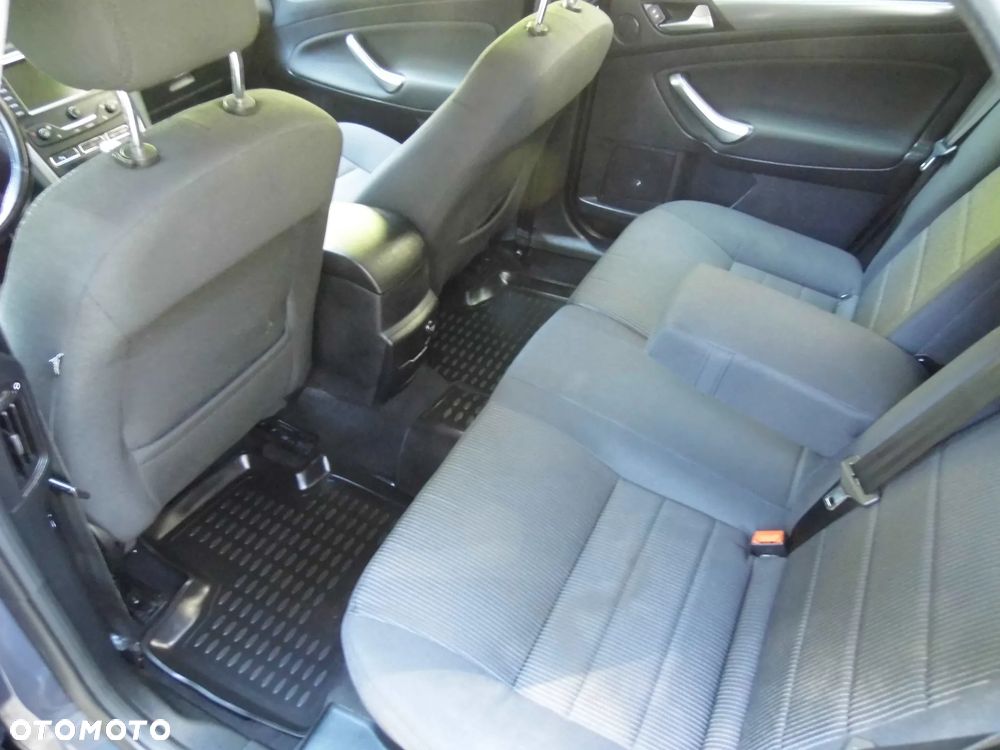 Ford Mondeo 2.0 T Ghia MPS6 - 21