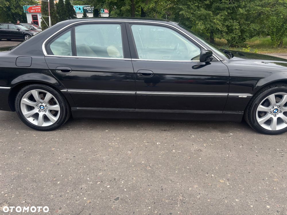 BMW Seria 7 735i - 2