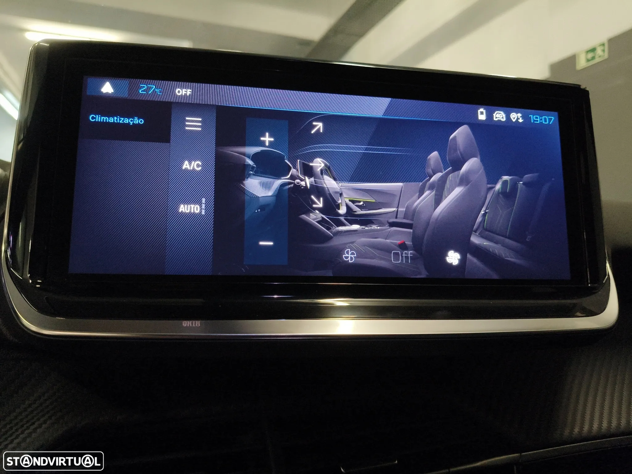 Peugeot 2008 1.2 PureTech Allure EAT8 - 37