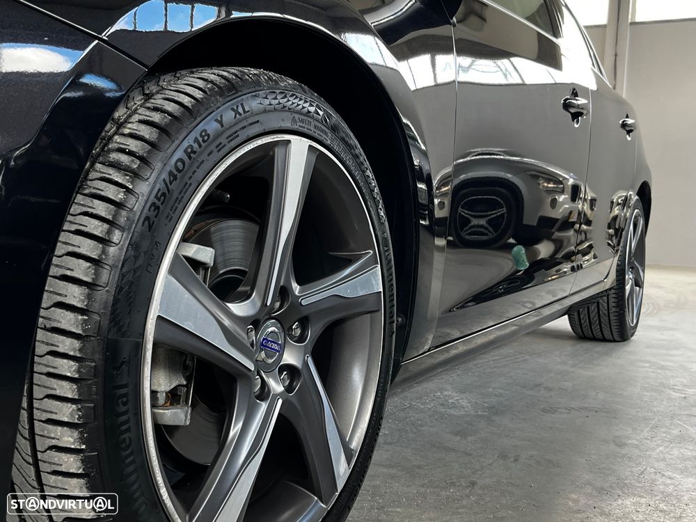 Volvo V60 2.0 D3 R-Design - 3