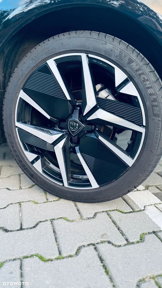 Peugeot 208 1.2 mHEV GT - 9