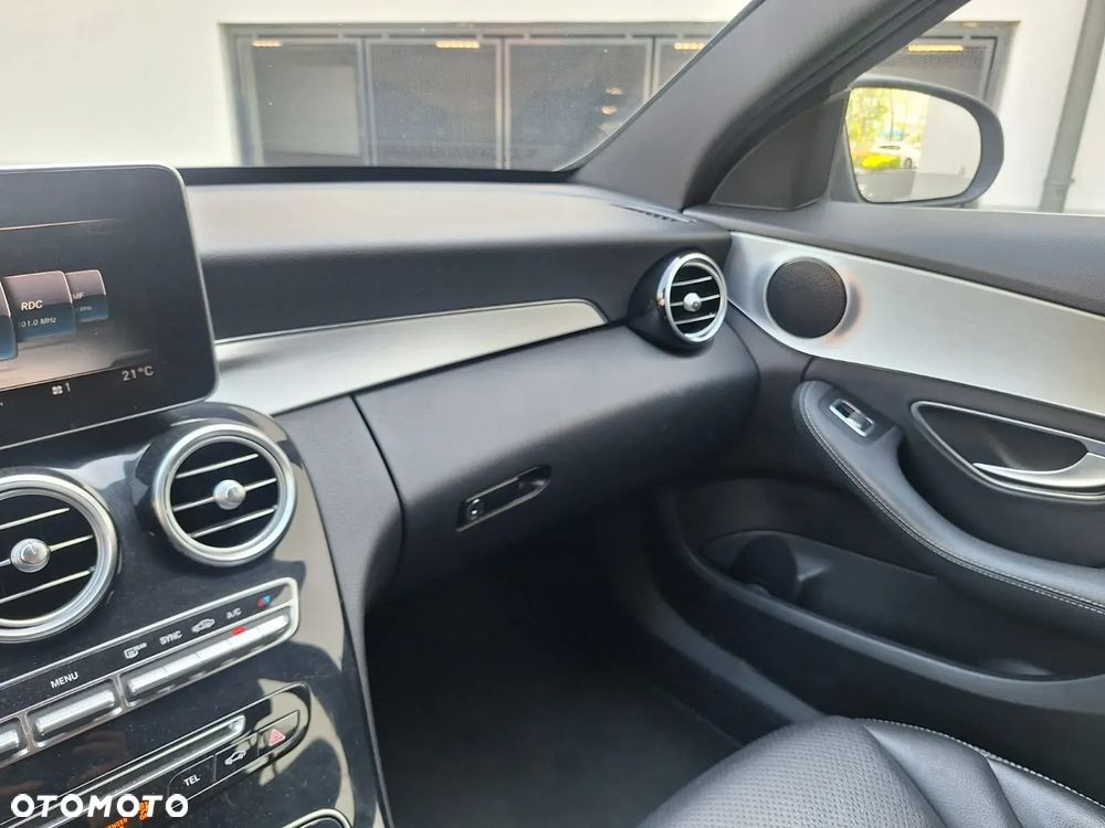 Mercedes-Benz Klasa C 250 d 4Matic T 9G-TRONIC AMG Line - 37