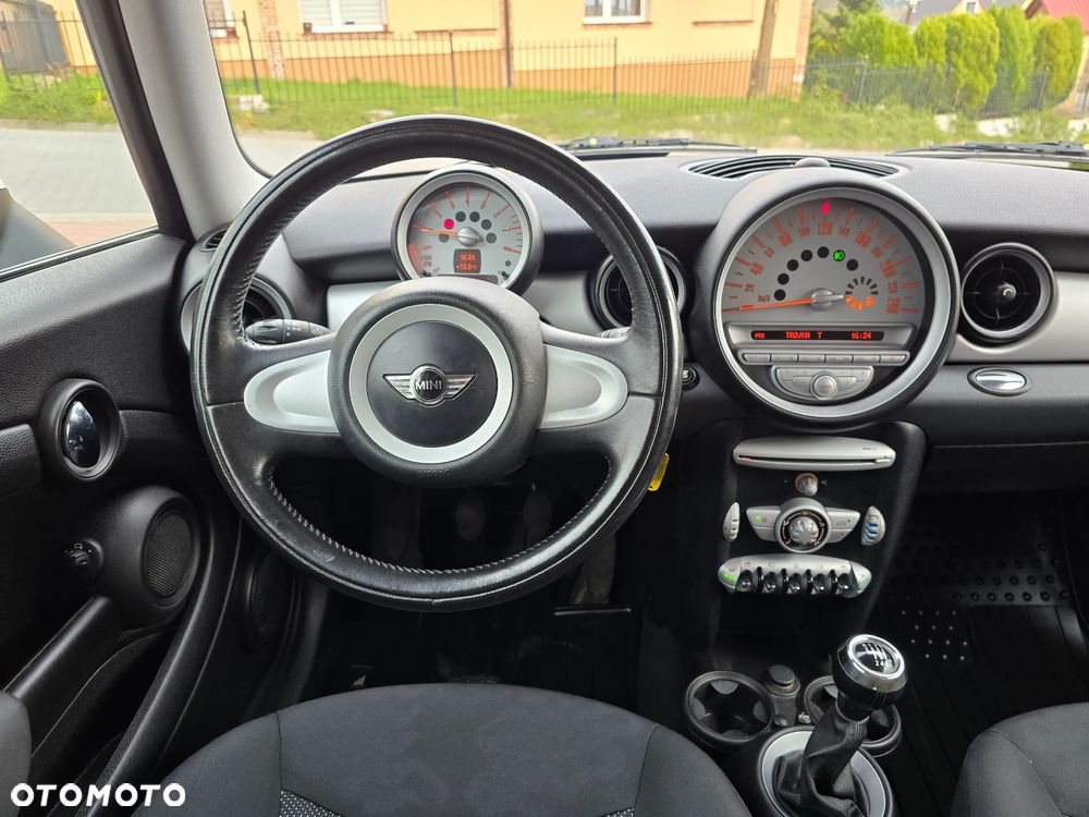 MINI Cooper Standard - 24