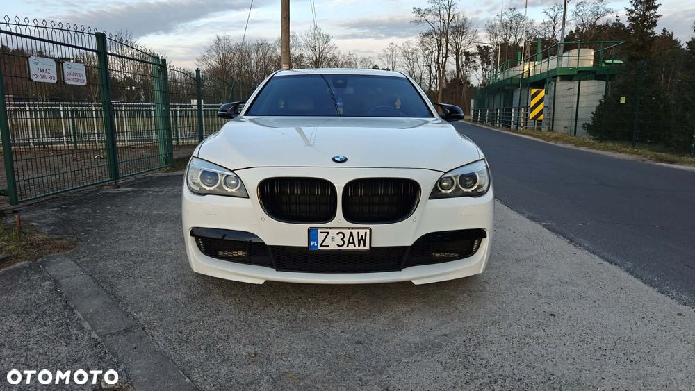 BMW Seria 7 740i Edition Exclusive - 1