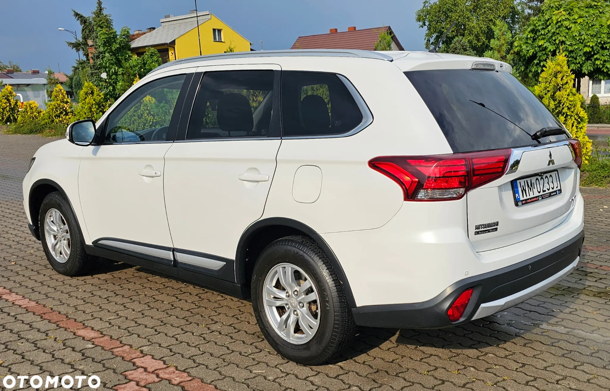 Mitsubishi Outlander 2.0 Instyle Navi 4WD CVT - 17