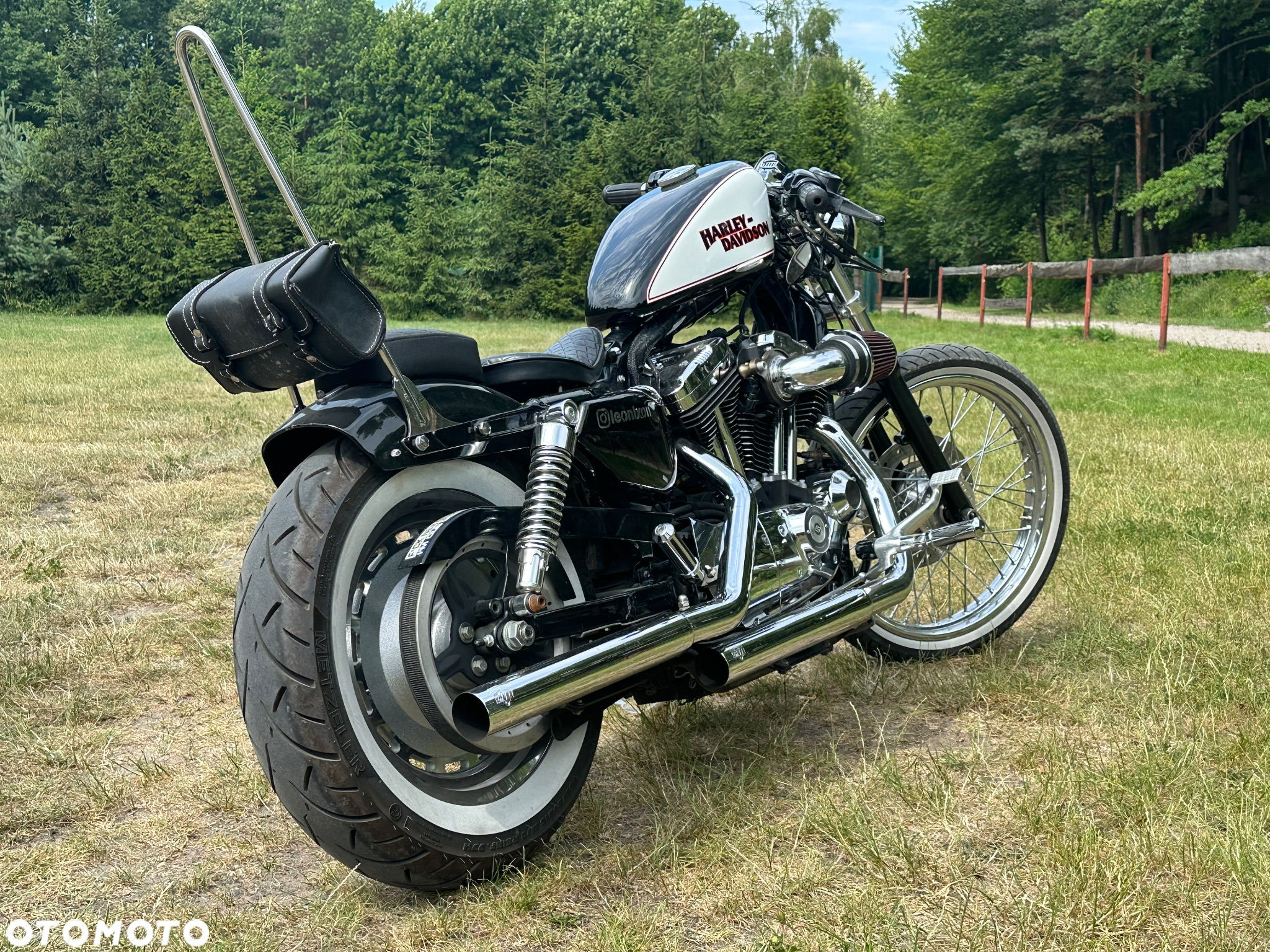 Harley-Davidson Sportster Custom 1200C - 12