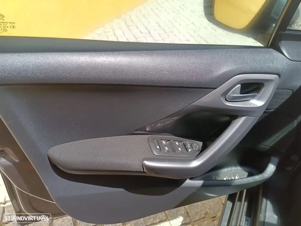 Peugeot 2008 1.2 PureTech Style - 9