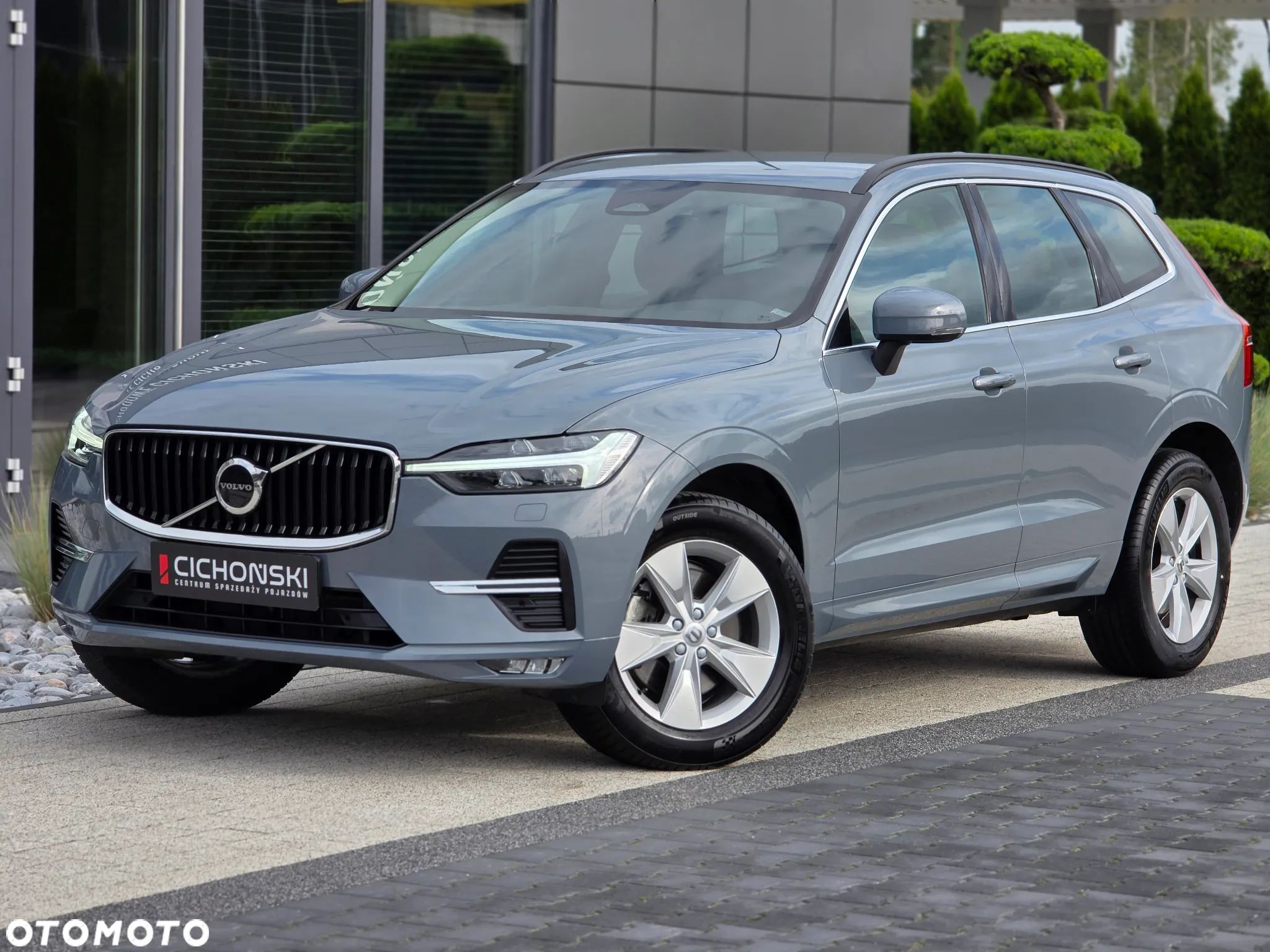 Volvo XC 60 T4 Momentum Pro - 1