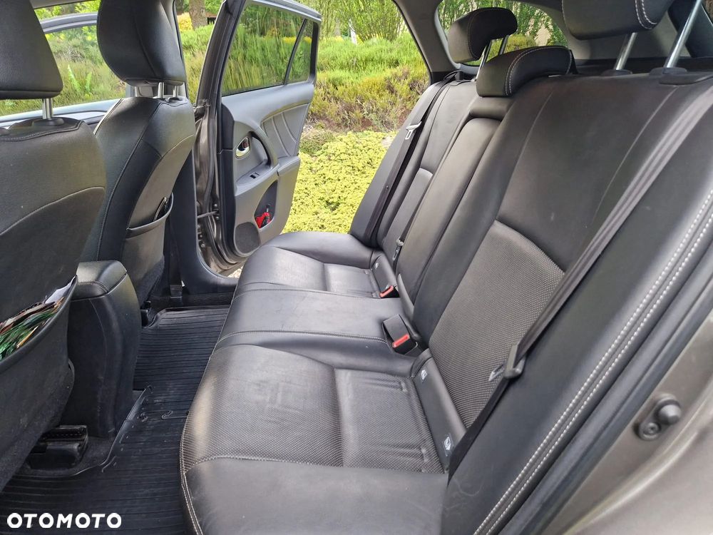 Toyota Avensis 2.0 D-4D Premium - 11
