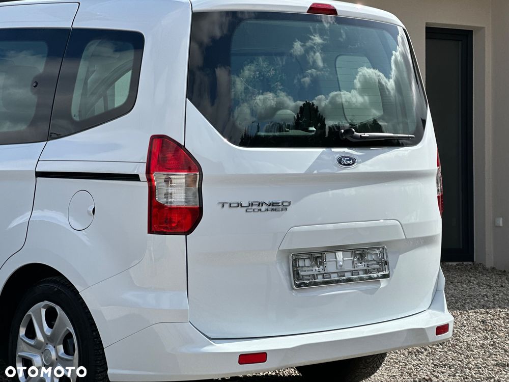 Ford Tourneo Courier 1.5 TDCi S&S Ambiente - 26