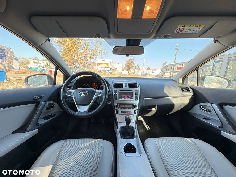 Toyota Avensis 2.2 D-4D Prestige - 24