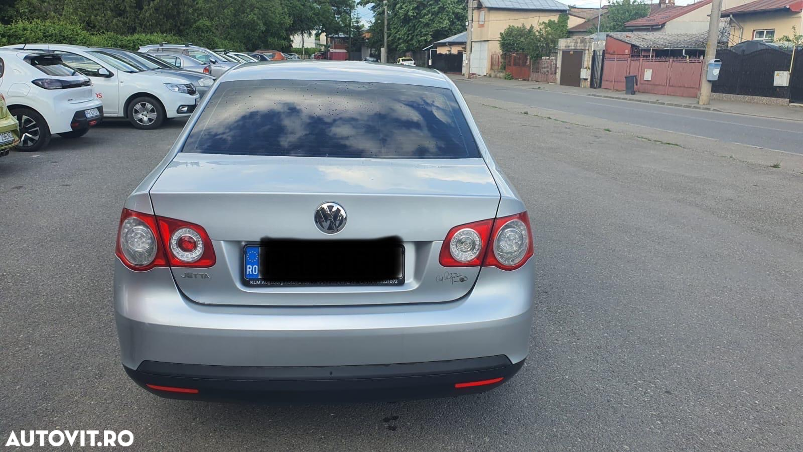 Volkswagen Jetta 1.6 Comfortline - 11