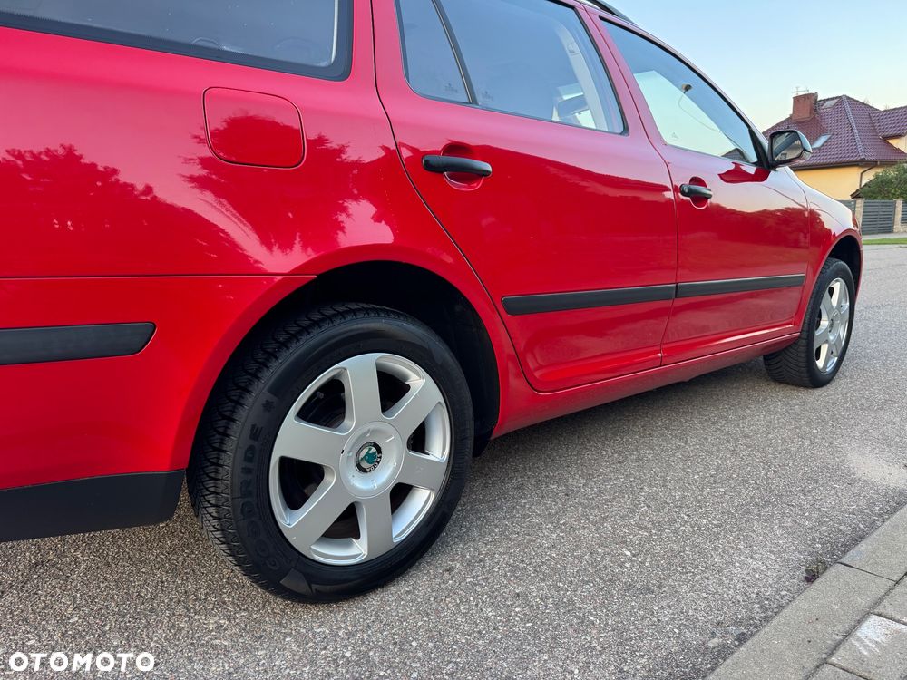 Skoda Octavia 1.6 Combi Ambiente - 19