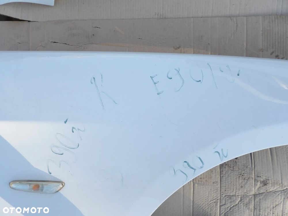 BMW - E90,E91 - KOLOR A300 - BŁOTNIK - PRAWY - ORYGINAŁ - 2