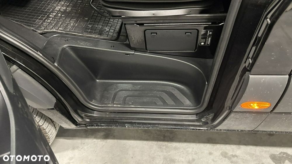 Mercedes-Benz Sprinter - 9