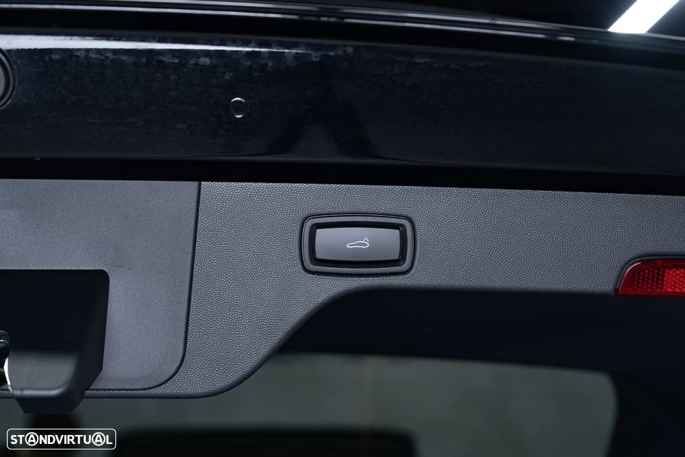 Porsche Macan Electric 4 - 15