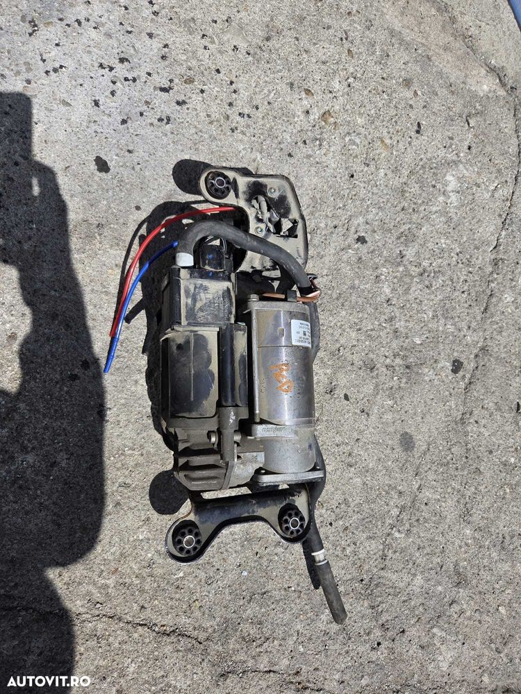 Compresor aer perne suspensie BMW X5 X6 F15 F16 cod 6875177 - 1
