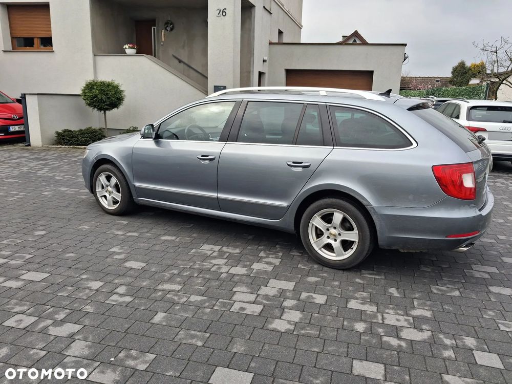 Skoda Superb 2.0 TDI DSG Exclusive - 28