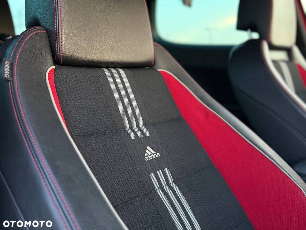 Volkswagen Golf GTI 2.0 TSI OPF Performance - 22
