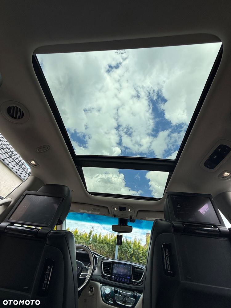 Chrysler Pacifica - 16