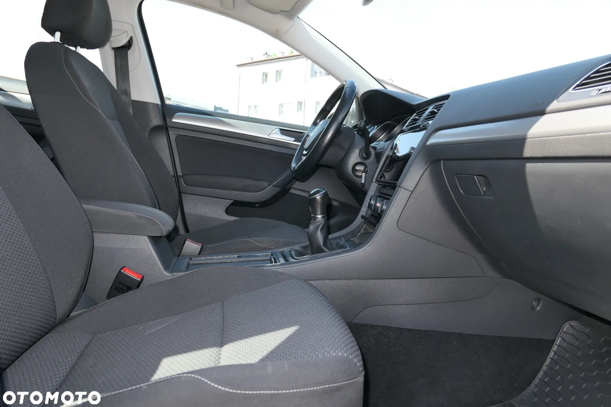 Volkswagen Golf - 22