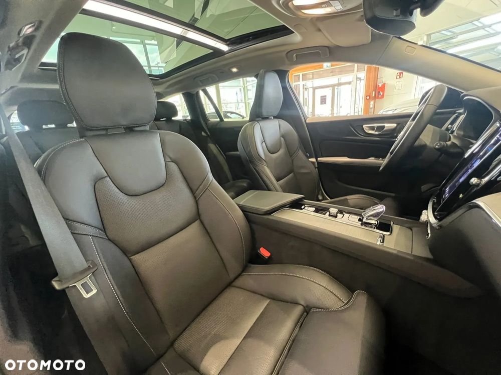 Volvo V60 B4 B DKG Ultimate Dark - 22