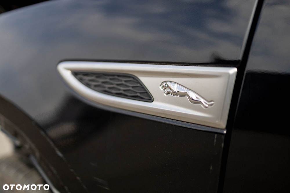 Jaguar E-Pace P250 AWD R-Dynamic Black - 17