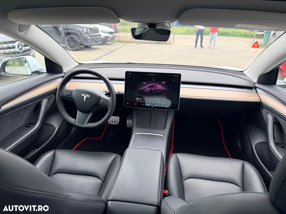 Tesla Model 3 - 12