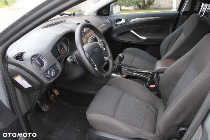 Ford Mondeo 2.0 Ambiente - 13