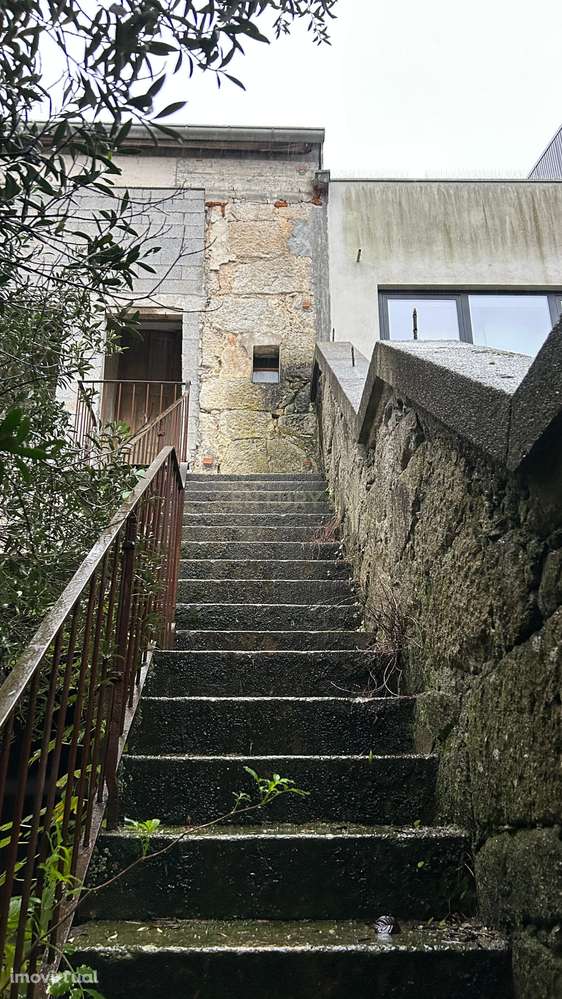 Moradia com jardim 3 pisos + mezzanine - Projeto Aprovado  junto à fac - Grande imagem: 2/37