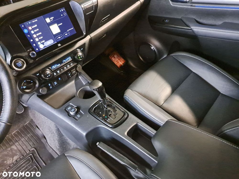 Toyota Hilux - 29