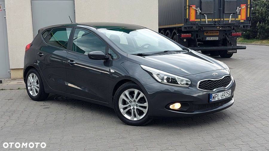Kia Ceed - 8