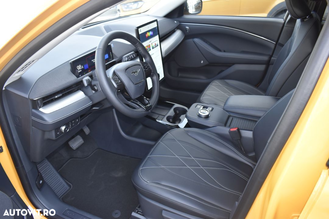 Ford Mustang Mach-E - 7