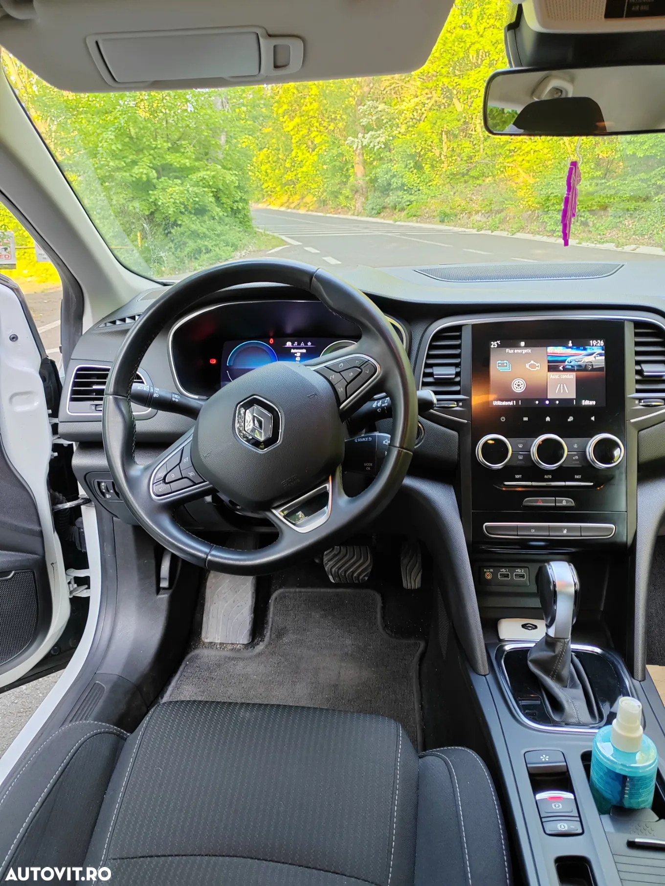 Renault Megane Grandtour E-TECH Plug-in 160 BUSINESS EDITION - 21