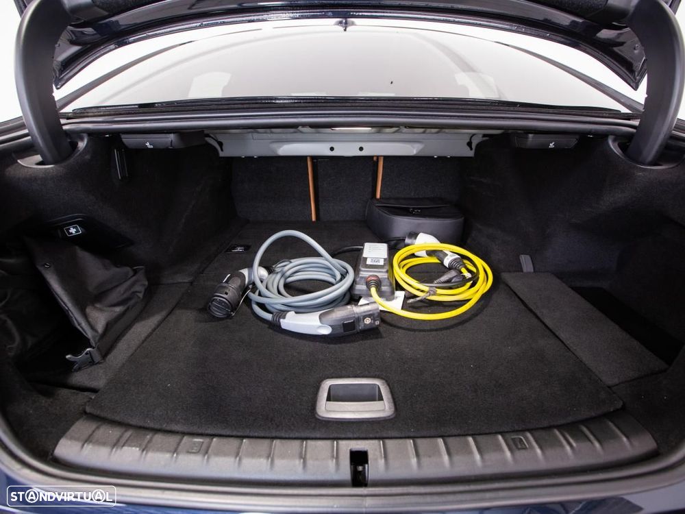 BMW 530 e Pack 50 anos M - 12