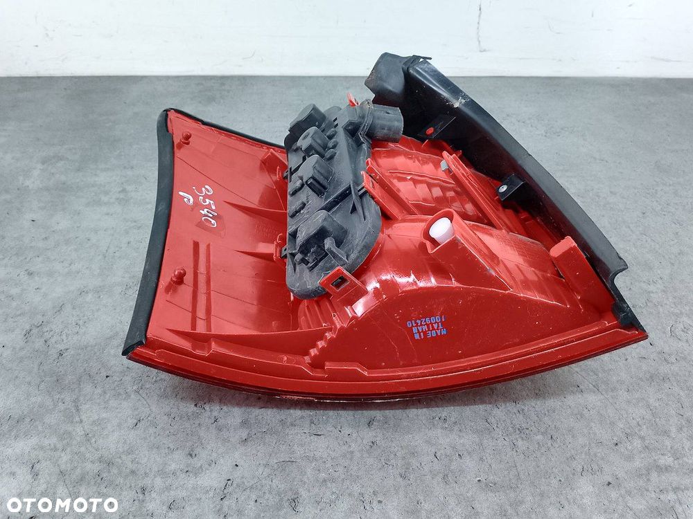 LAMPA TYLNA PRAWA AUDI A4 B6 11-A353B TYC KOMBI - 6