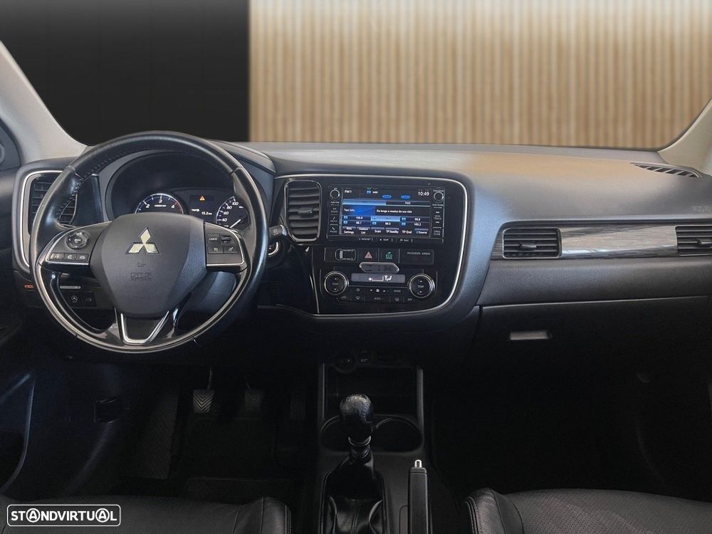 Mitsubishi Outlander 2.2 DI-D Instyle Navi - 2