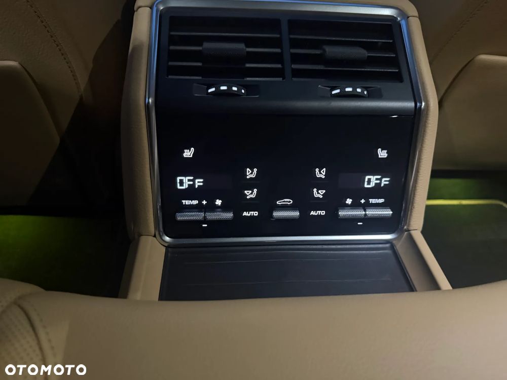 Porsche Panamera 4 Platinum Edition - 17