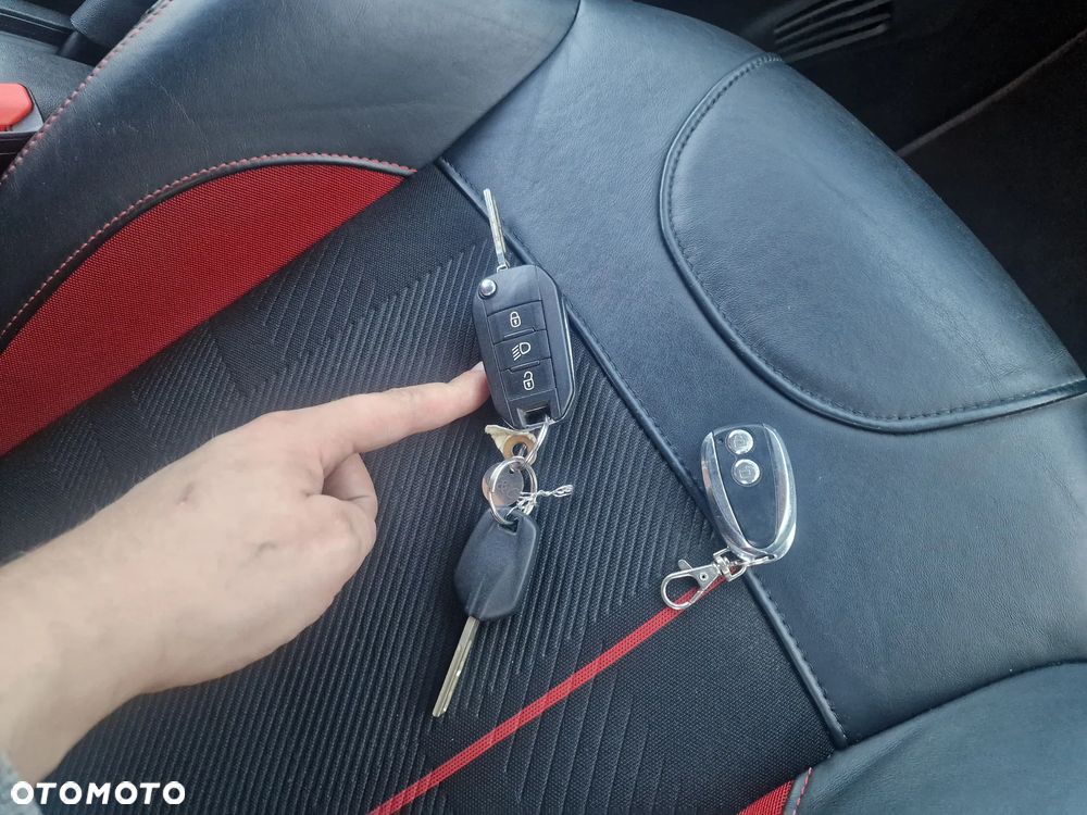 Peugeot 208 THP STOP & START GTi by Sport - 28