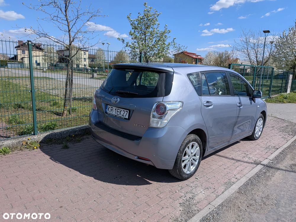 Toyota Verso 1.8 Executive - 8