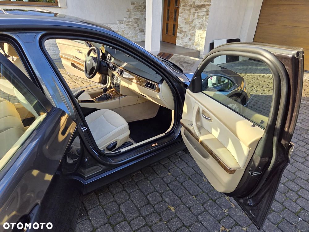 BMW Seria 3 320i - 14