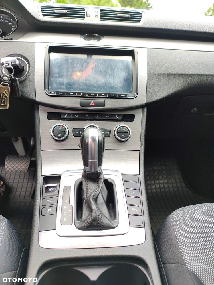 Volkswagen Passat - 16