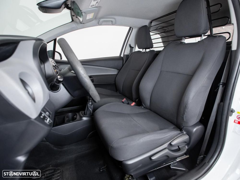 Toyota Yaris bizz 1.4 D-4D C/IVA - 8