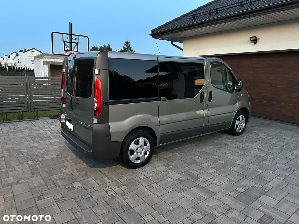 Opel Vivaro 2013 photo 2