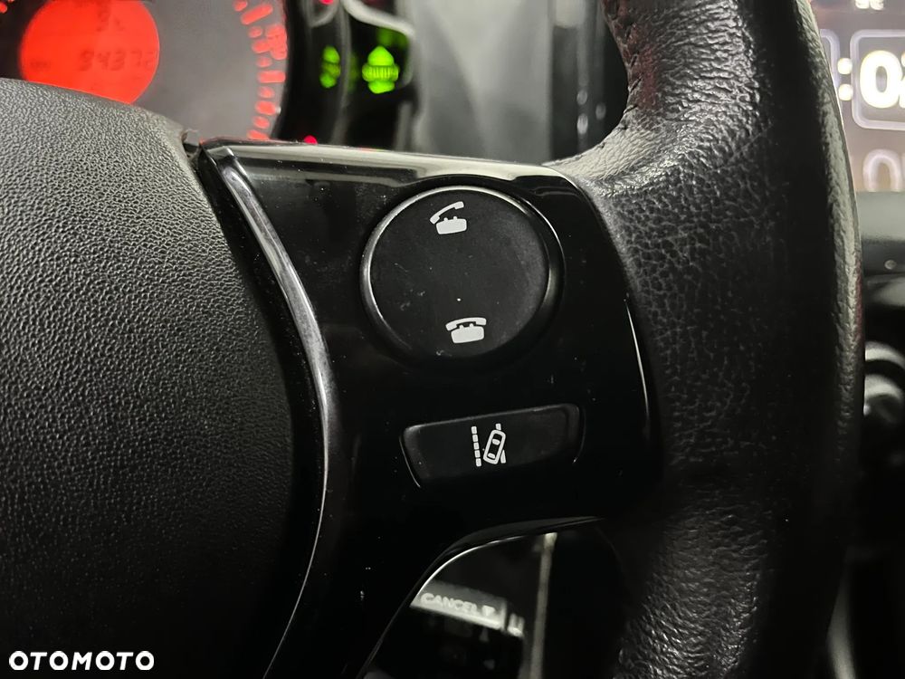 Toyota Aygo x-play Edition S+ - 18